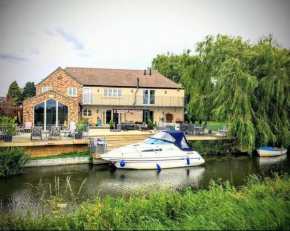 Riverside Lodge